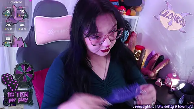 LiloMoon69 online show from November 21, 2025, 1:32 pm