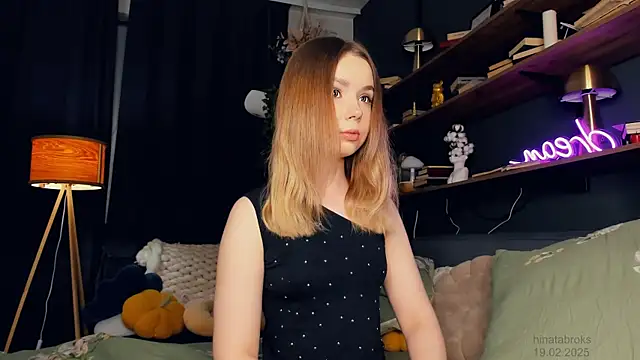 DominikaElis online show from February 19, 2025, 8:31 pm