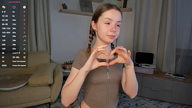 DominikaElis online show from September 9, 2025, 7:35 pm