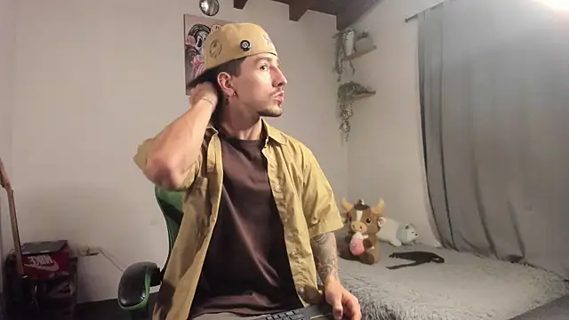 Valentino Xander online show from February 8, 2026, 4:27 am