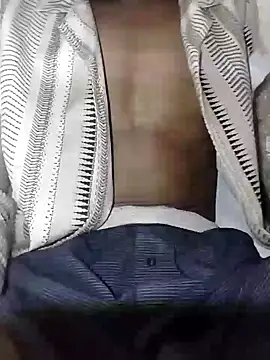 PineappleSkeyes online show from January 4, 2025, 11:48 pm