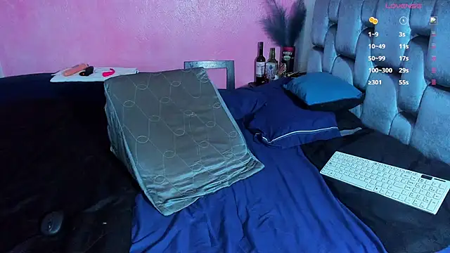 Piggy Eddy online show from March 1, 2025, 1:11 am