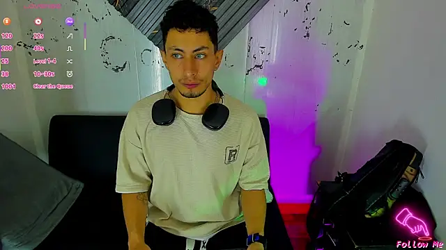 Piggy Eddy online show from November 21, 2025, 12:48 pm