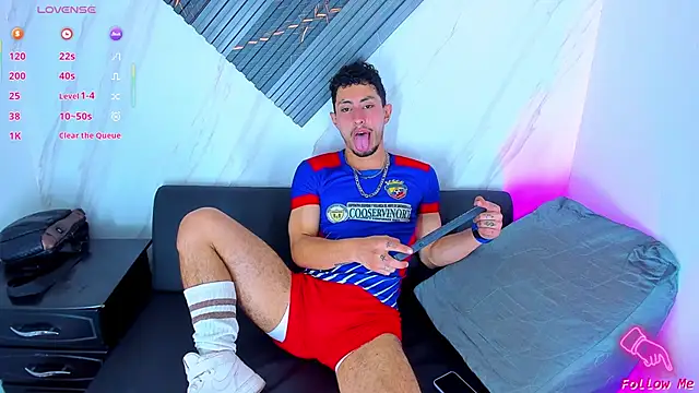 Piggy Eddy online show from December 4, 2025, 8:28 pm