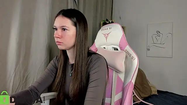 Nicole Charm online show from October 23, 2025, 9:02 pm