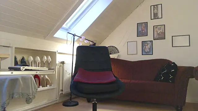 GinaBlonde online show from January 18, 2025, 3:38 pm