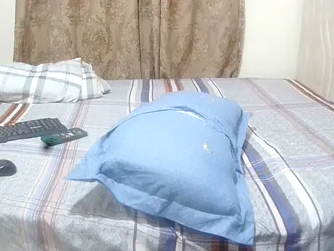 slender sweet online show from October 9, 2025, 8:40 pm