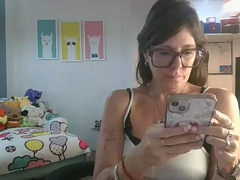 Calentandote online show from April 7, 2026, 1:00 pm