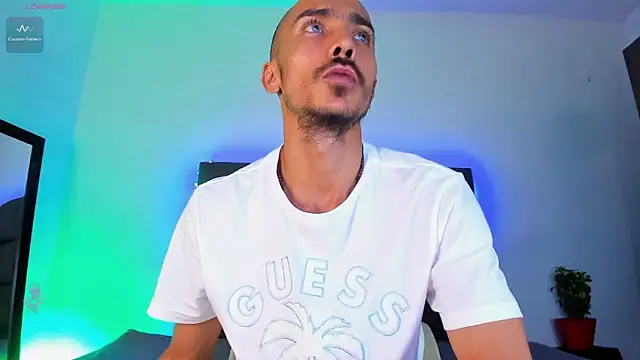 steven hott8 online show from September 10, 2025, 4:23 am