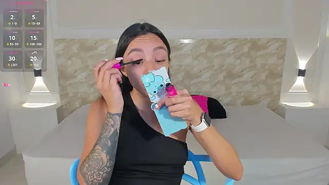 AliceRoss0 online show from October 2, 2025, 9:00 pm