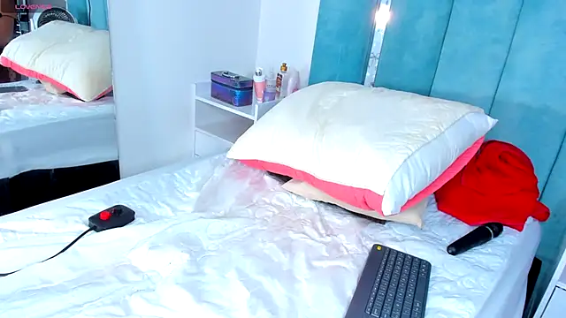 CintiaVega online show from February 25, 2025, 3:05 pm