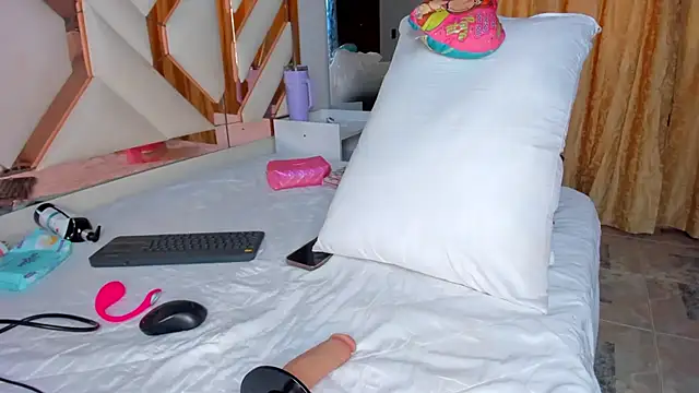 CintiaVega online show from October 3, 2025, 12:24 pm