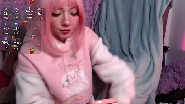 Snapshot of Alicedangerrr chatting on February 12, 2025, 12:27 am Alicedangerrr online show from February 12, 2025, 12:27 am