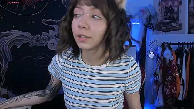 Alicedangerrr online show from April 14, 2026, 4:29 am