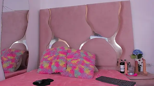 MaiteHT online show from November 18, 2025, 9:08 pm