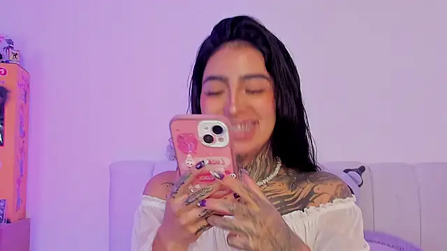 shadowcatt  online show from November 28, 2025, 8:44 pm