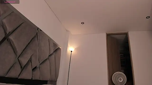 samaay07  online show from April 12, 2026, 2:05 am