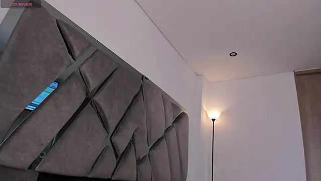 samaay07  online show from April 16, 2026, 7:14 pm