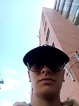 Cuervo maniaco online show from December 17, 2024, 3:28 pm