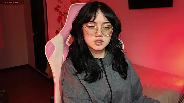 suzumi   online show from December 5, 2024, 5:48 am