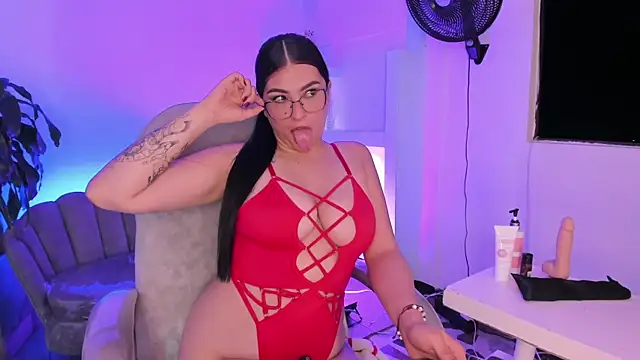 Snapshot of TifanyWhite_ chatting on July 16, 2026, 5:24 am TifanyWhite online show from July 16, 2026, 5:24 am