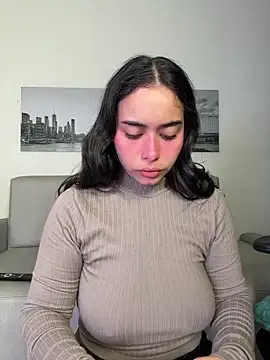 SophieRoyals online show from June 18, 2026, 1:04 pm