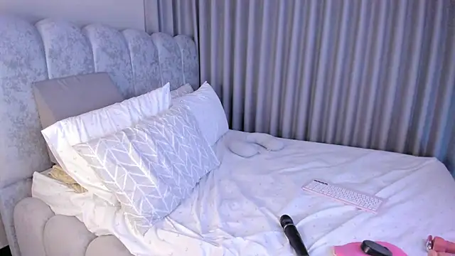 ashlyestone online show from February 4, 2026, 12:49 am