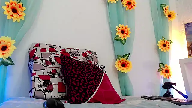 victoria jones online show from February 11, 2025, 7:27 pm