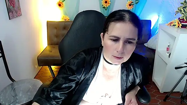 victoria jones online show from March 4, 2025, 1:28 pm