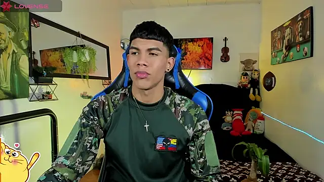 Damian latinxxx online show from April 23, 2026, 2:57 am