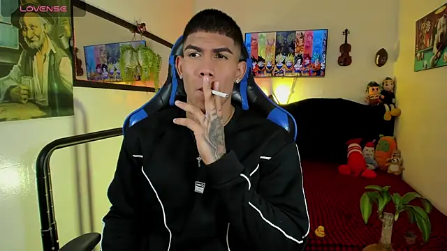 Snapshot of Damian_latinxxx chatting on May 3, 2026, 12:16 am Damian latinxxx online show from May 3, 2026, 12:16 am