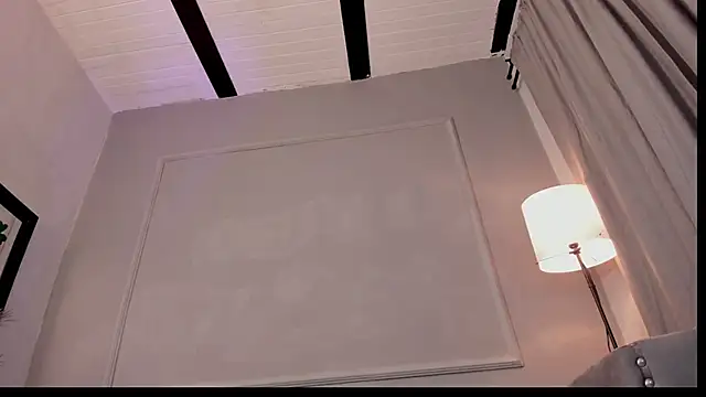 Isabellsmmith online show from March 13, 2025, 10:15 am