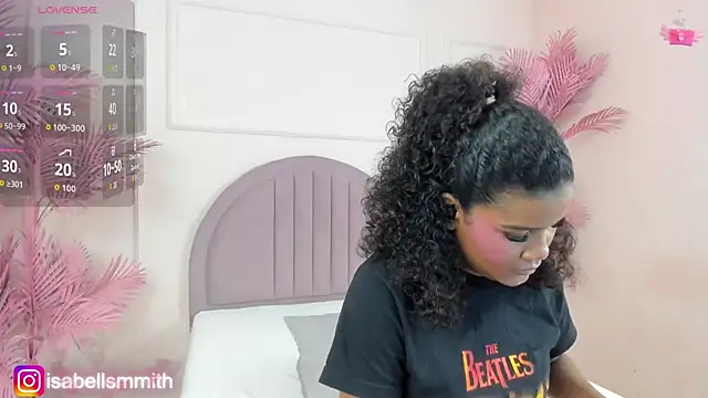 Isabellsmmith online show from September 26, 2025, 7:40 pm