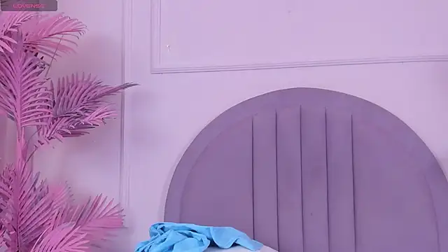 Isabellsmmith online show from October 10, 2025, 7:46 pm