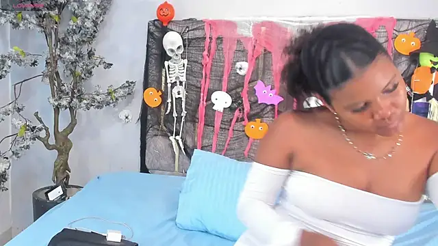 Isabellsmmith online show from October 18, 2025, 7:47 pm