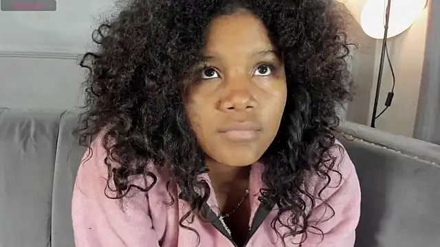 Isabellsmmith online show from November 14, 2025, 9:02 pm