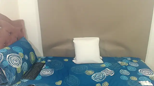 kimberlyjamexxx online show from February 27, 2026, 4:23 am