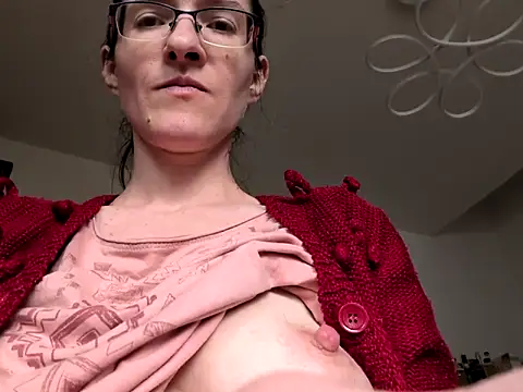 Milky hairy mommy online show from March 15, 2025, 11:29 am