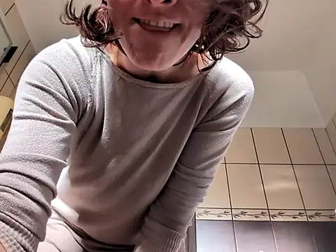 Milky hairy mommy online show from September 29, 2025, 6:51 am