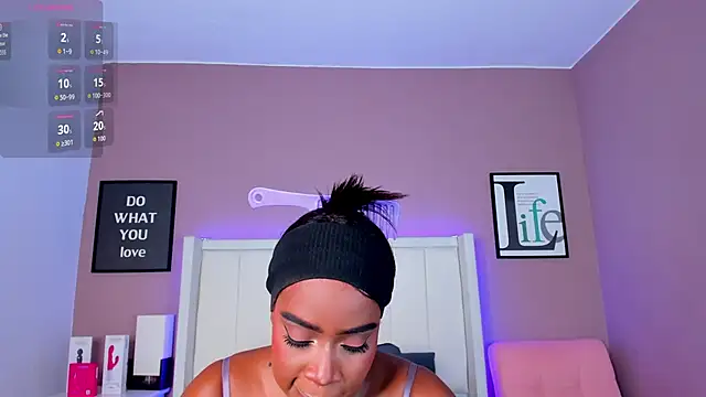 Britanymooree online show from September 11, 2025, 7:47 pm