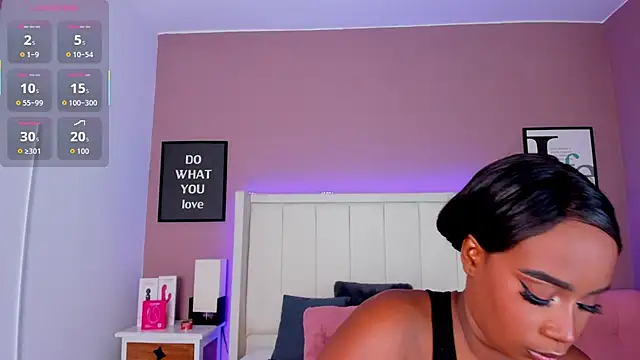 Britanymooree online show from October 22, 2025, 7:35 pm