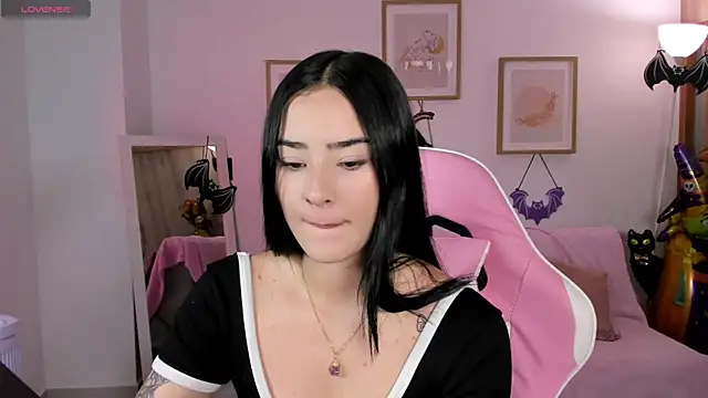 Veronica isaza   online show from October 5, 2025, 12:47 pm