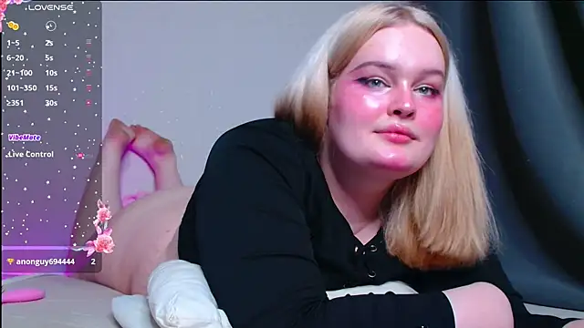 rozzhaos8 online show from April 6, 2026, 12:30 am