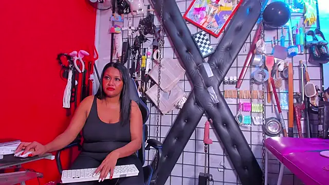 Madame pain  online show from February 21, 2025, 1:22 pm