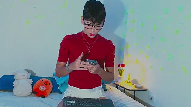 arnold laurent  online show from March 18, 2025, 7:42 pm