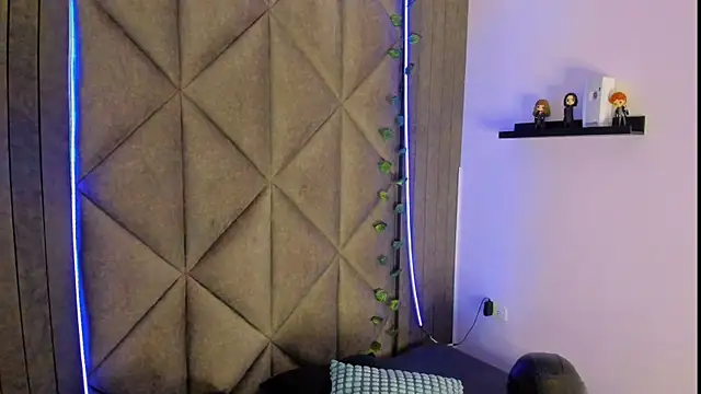 AbbyWathson online show from November 5, 2025, 11:21 am