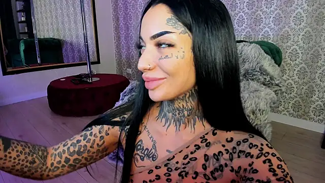 CreamyInkky  online show from December 4, 2024, 12:14 pm