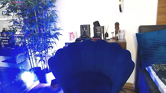 CreamyInkky  online show from April 8, 2026, 6:02 am