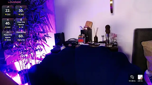 CreamyInkky  online show from April 24, 2026, 6:16 am