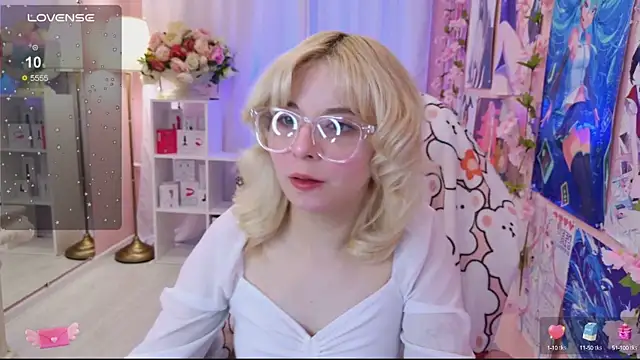 Coconut Mia online show from September 26, 2025, 1:48 pm